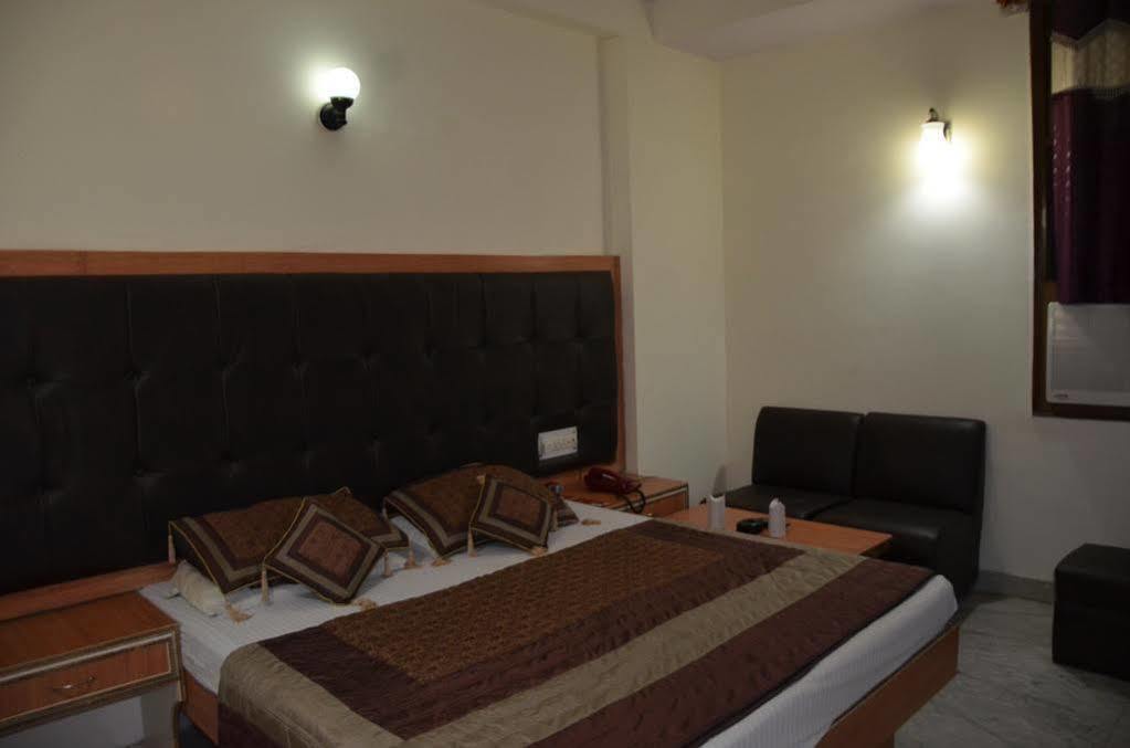 Oyo Hotel Silver Shine Near Gurudwara Shri Bangla Sahib Nova Deli Exterior foto